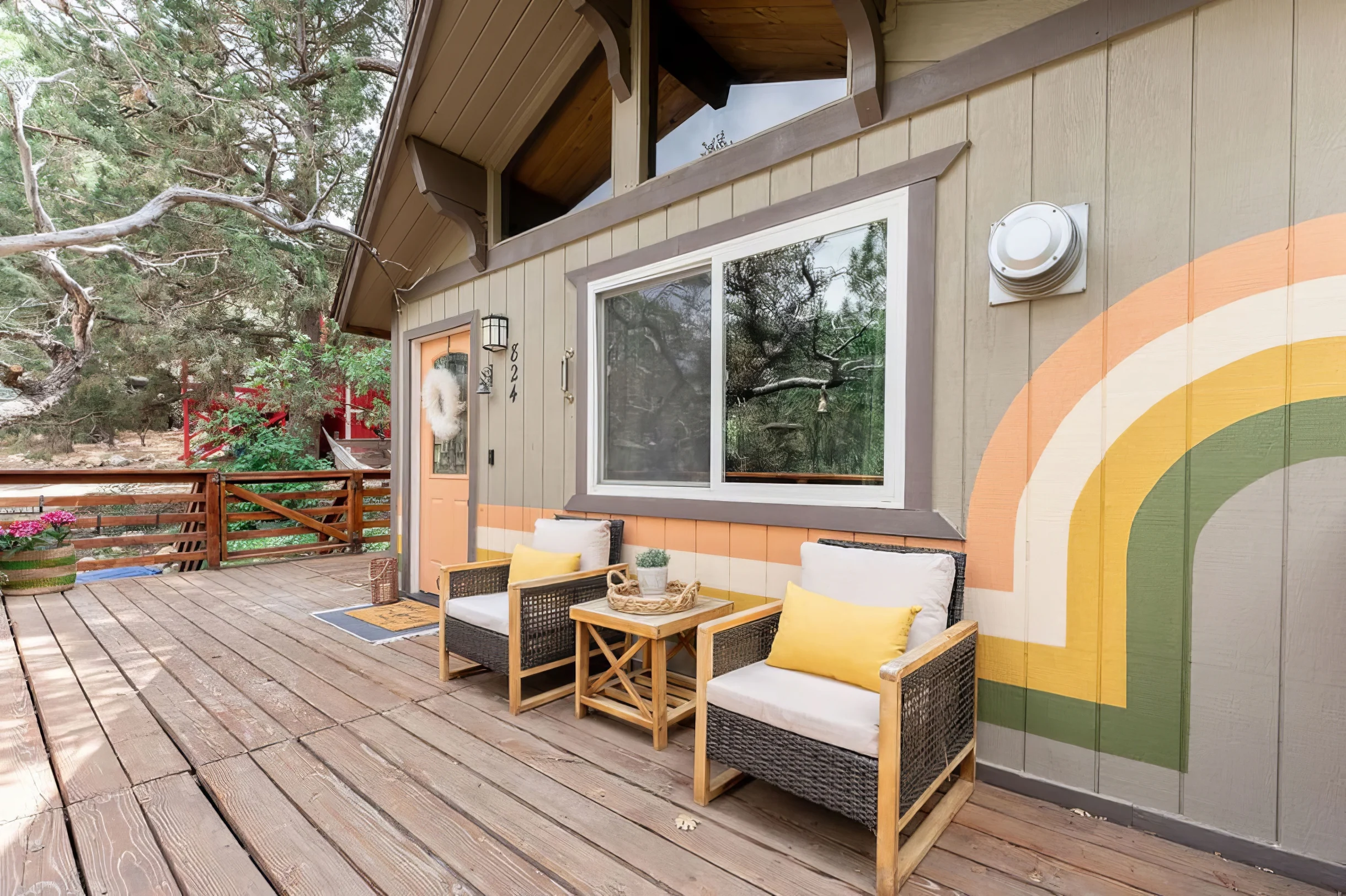 Vintage Mountain Retreat: Trendy Cabin, Loft #12