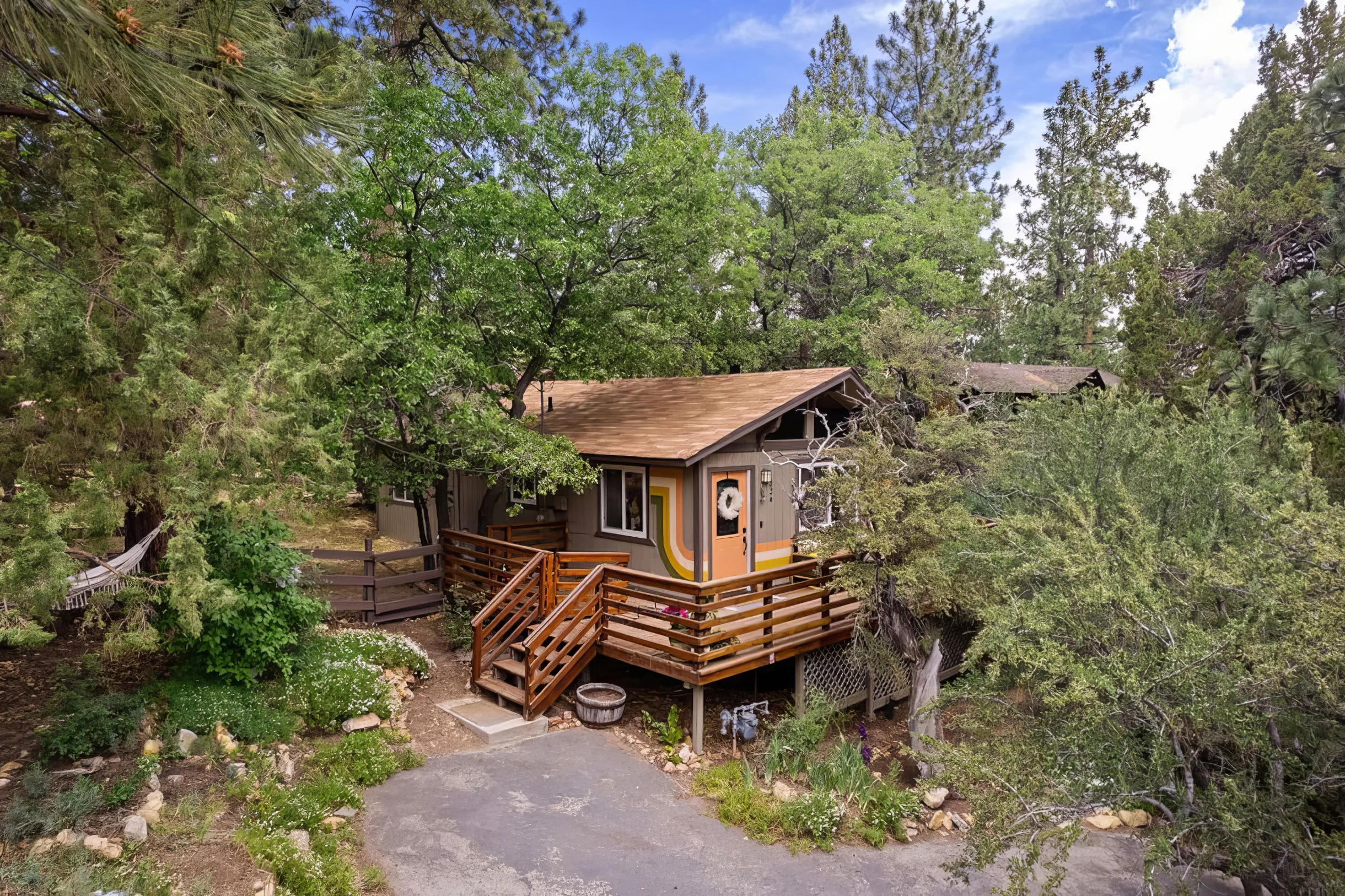 Vintage Mountain Retreat: Trendy Cabin, Loft #14