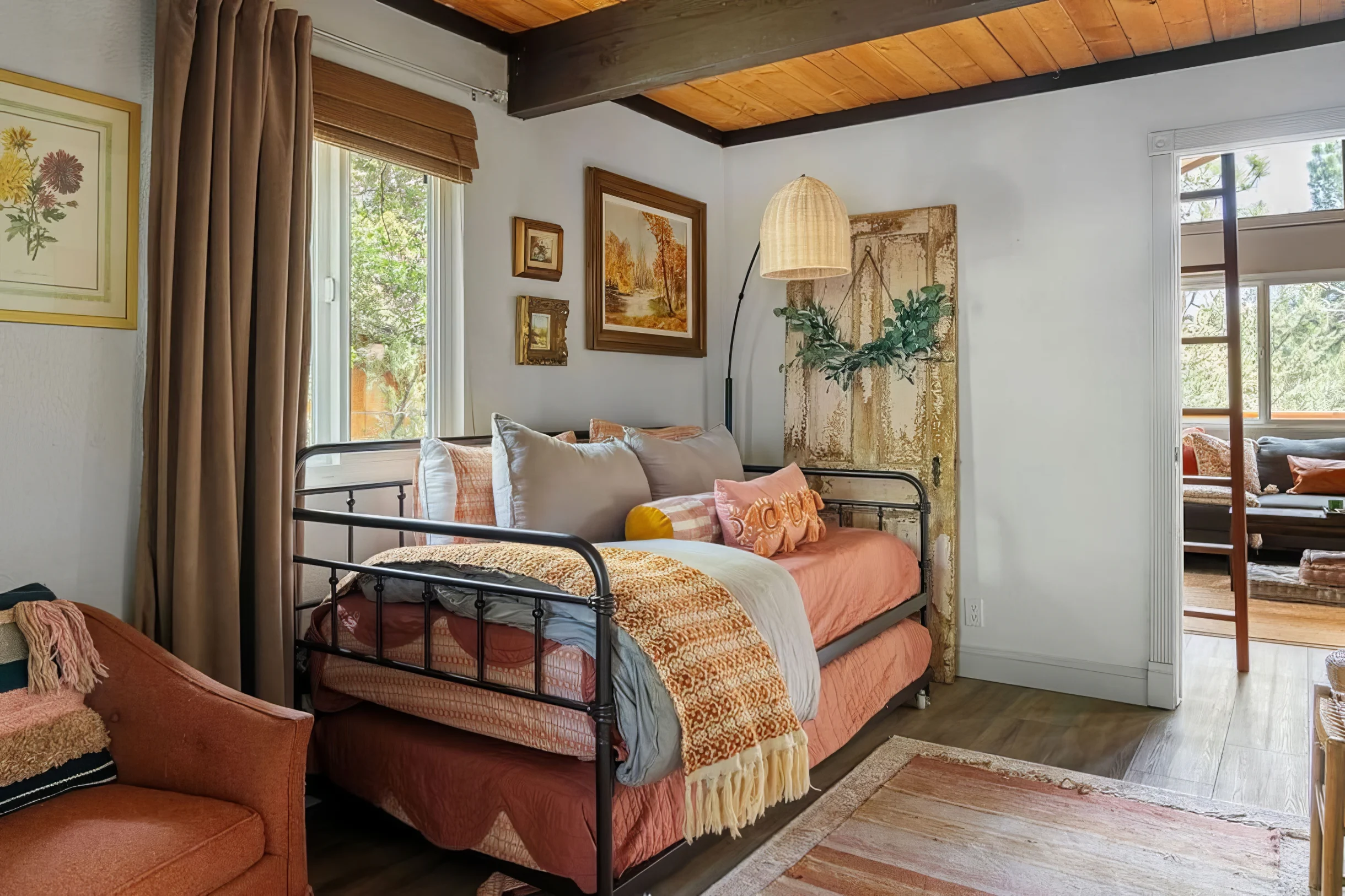 Vintage Mountain Retreat: Trendy Cabin, Loft #22