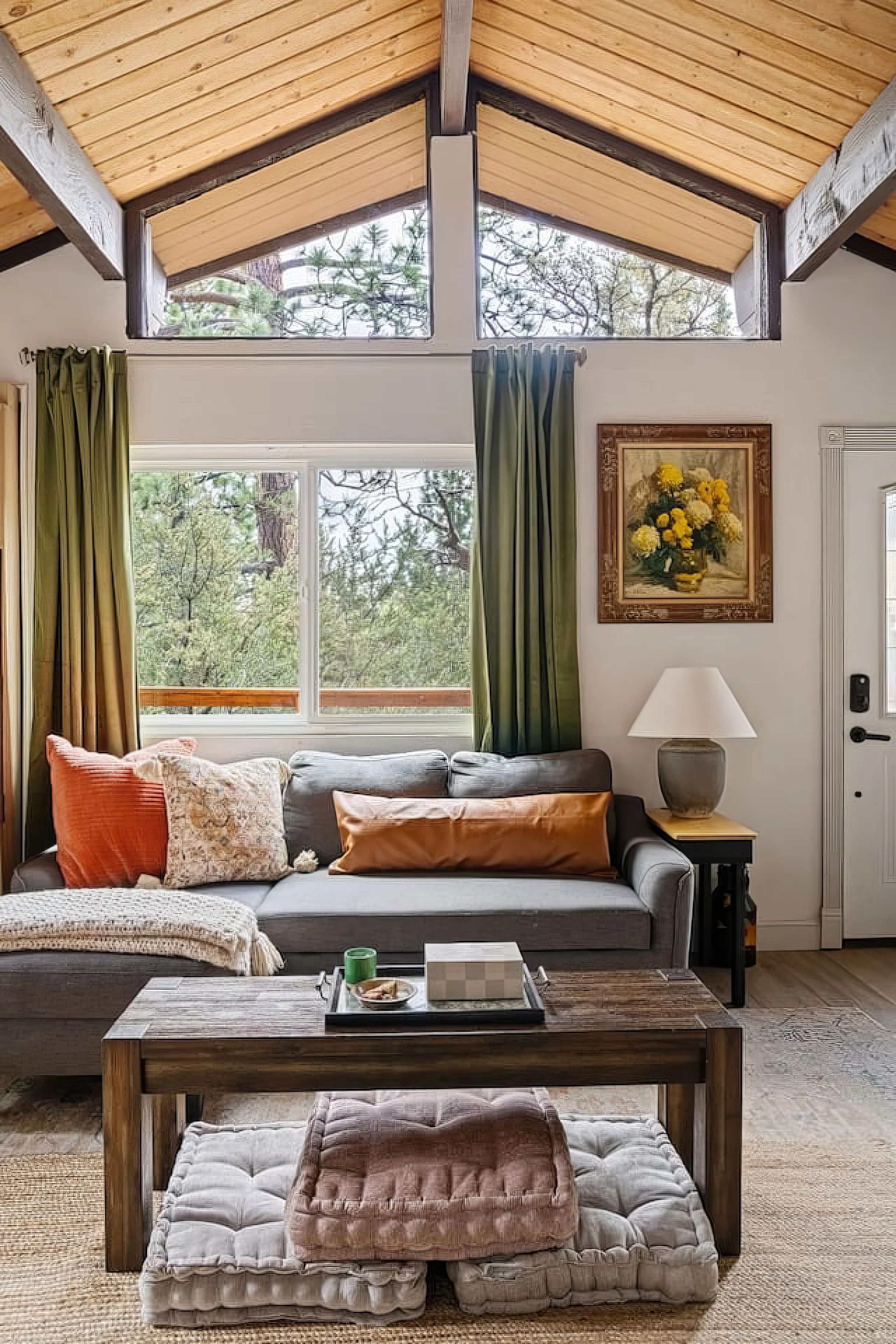 Vintage Mountain Retreat: Trendy Cabin, Loft #51