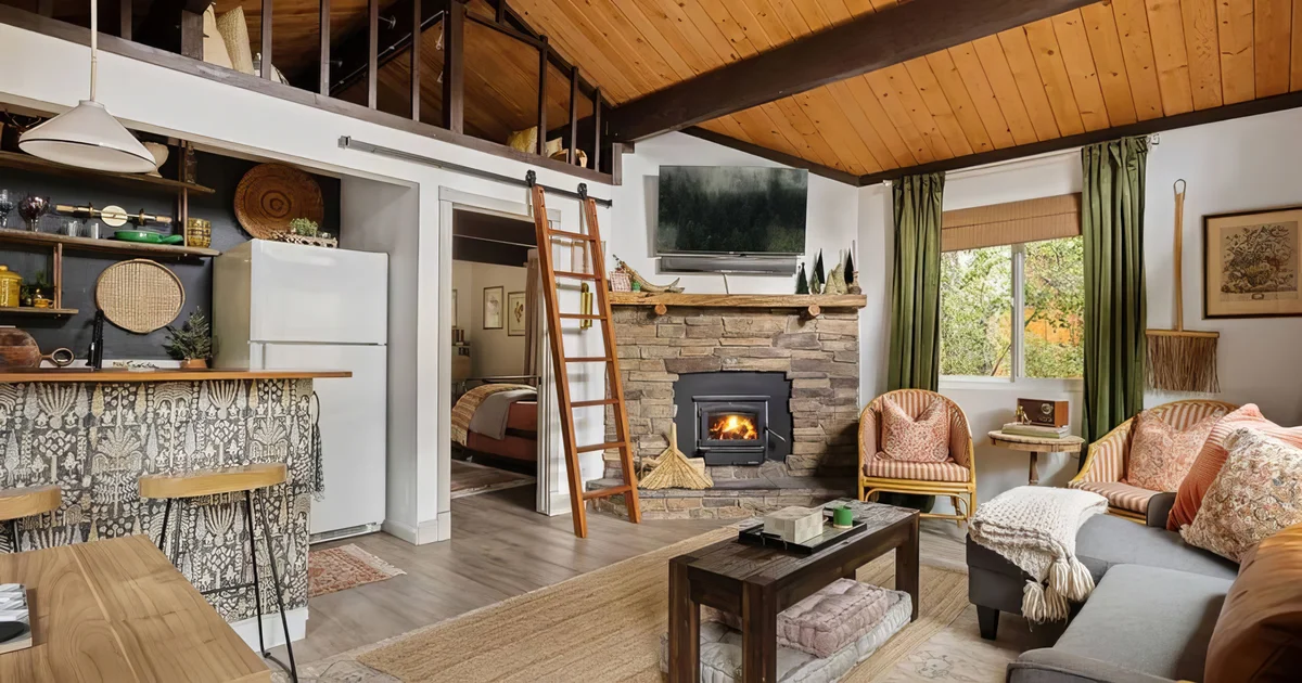 Vintage Mountain Retreat: Trendy Cabin, Loft #67