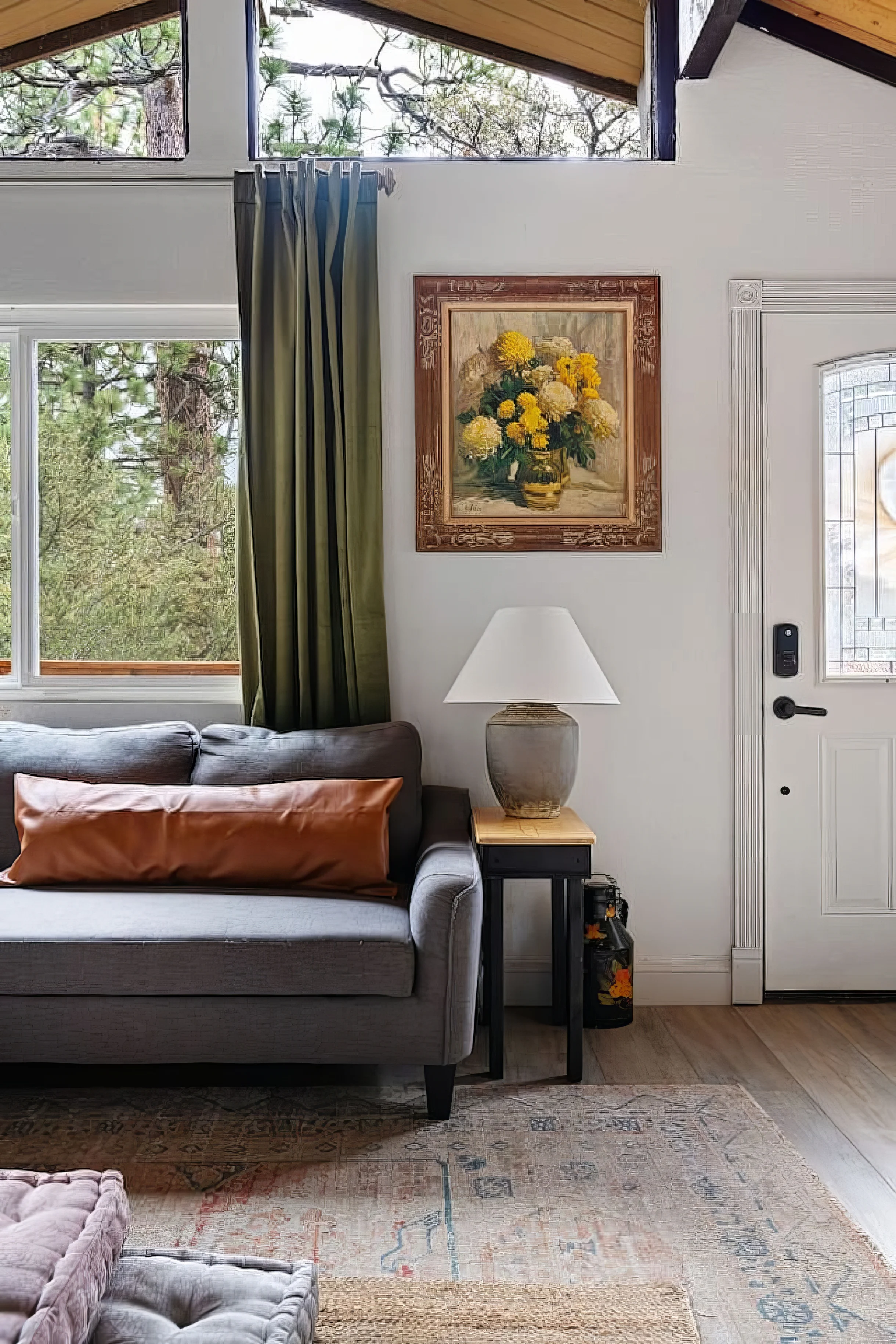 Vintage Mountain Retreat: Trendy Cabin, Loft #56
