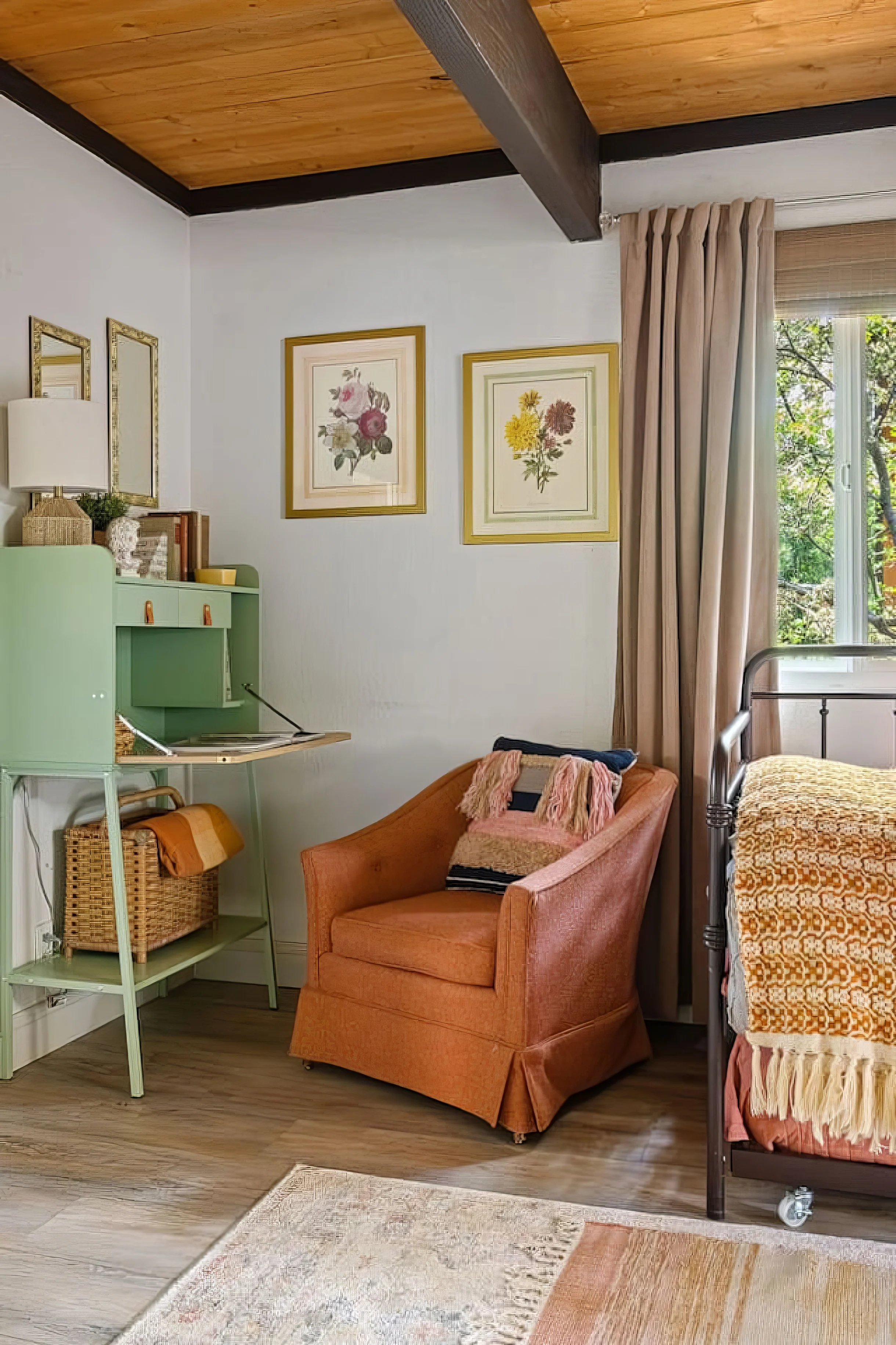 Vintage Mountain Retreat: Trendy Cabin, Loft #41