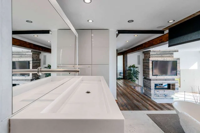 Wander Sunset Tower Glow #26