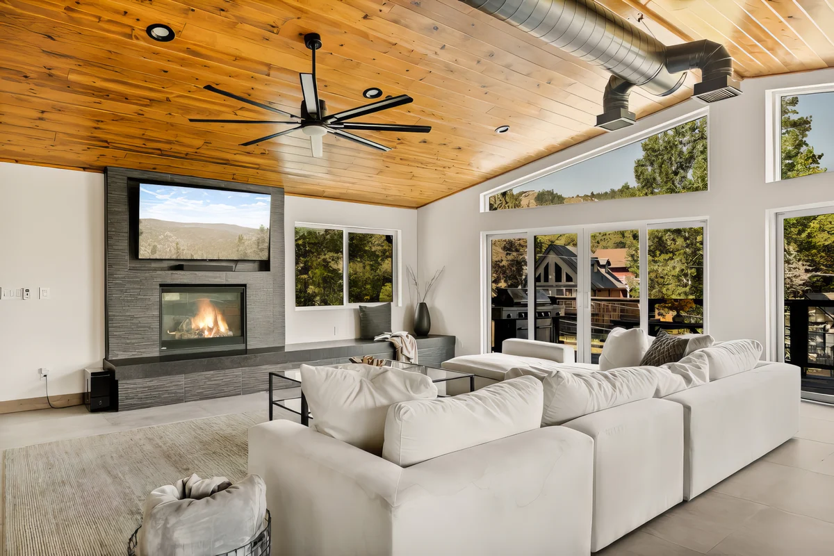 Urban Manor, Walk 2 Bear Mtn & Hot Tub w Firepit