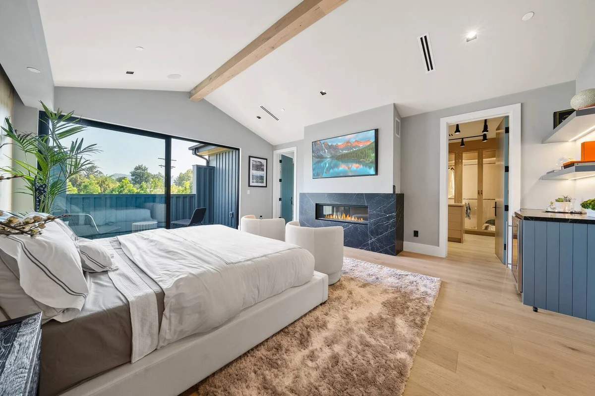 Wander Valley Village Glow #52