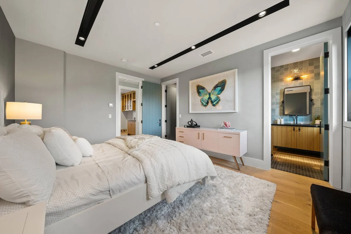 Wander Valley Village Glow #14