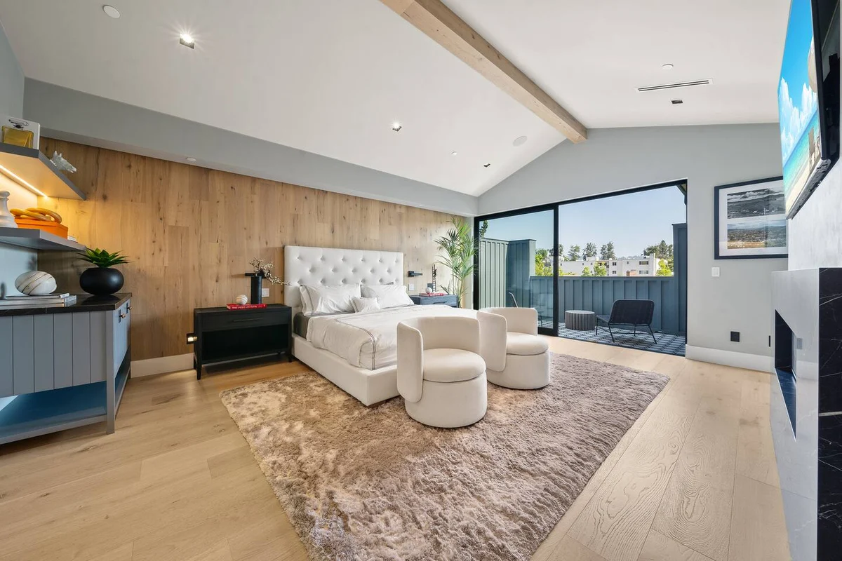 Wander Valley Village Glow #29