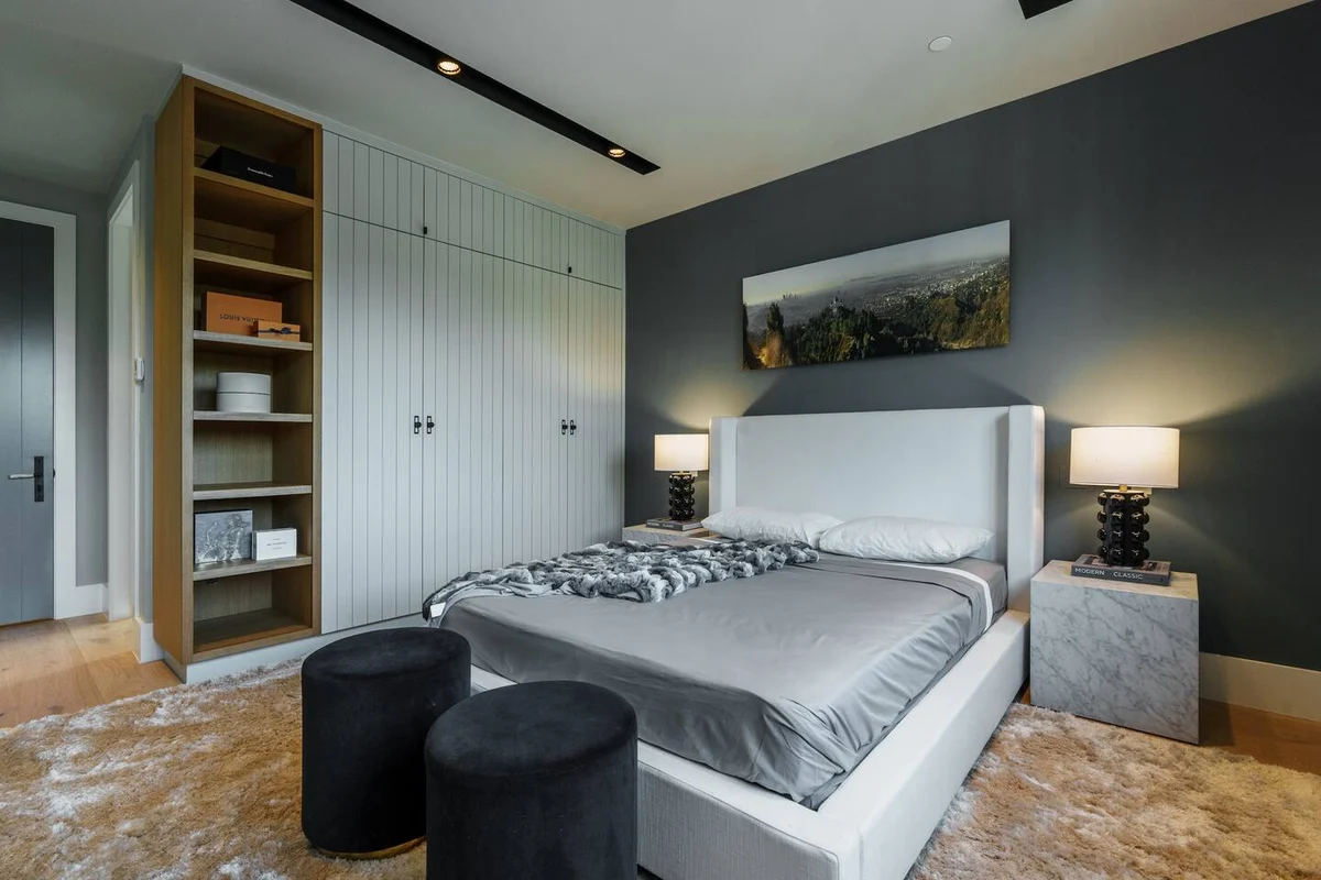 Wander Valley Village Glow #51