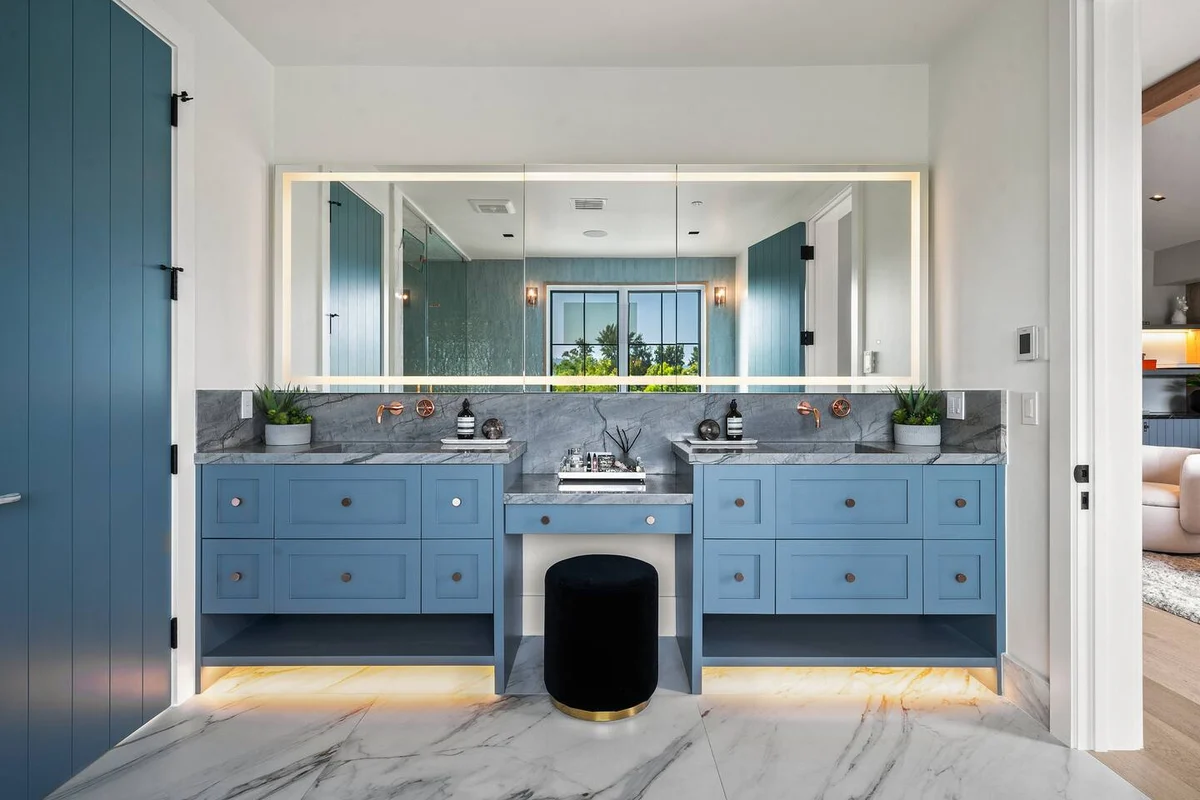 Wander Valley Village Glow #12