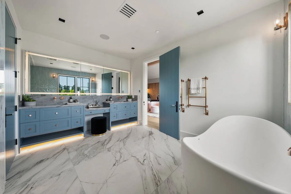 Wander Valley Village Glow #30