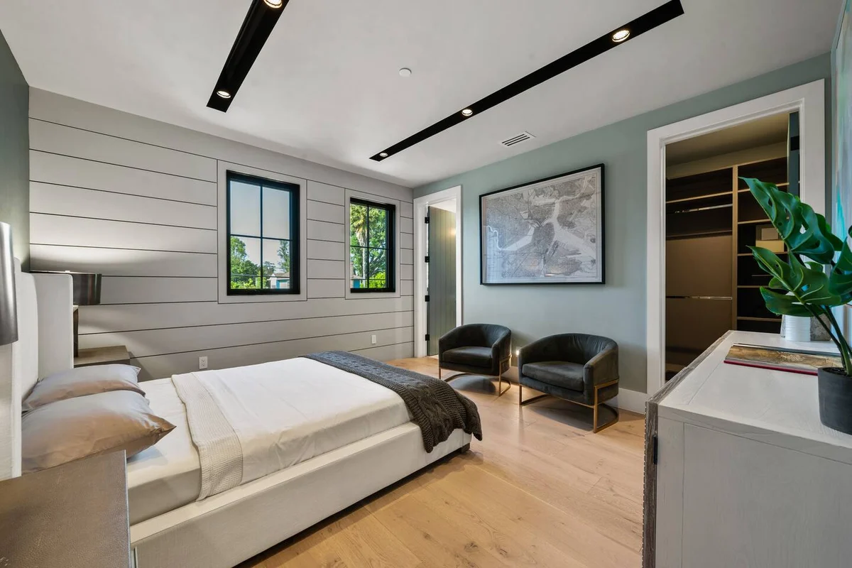 Wander Valley Village Glow #53