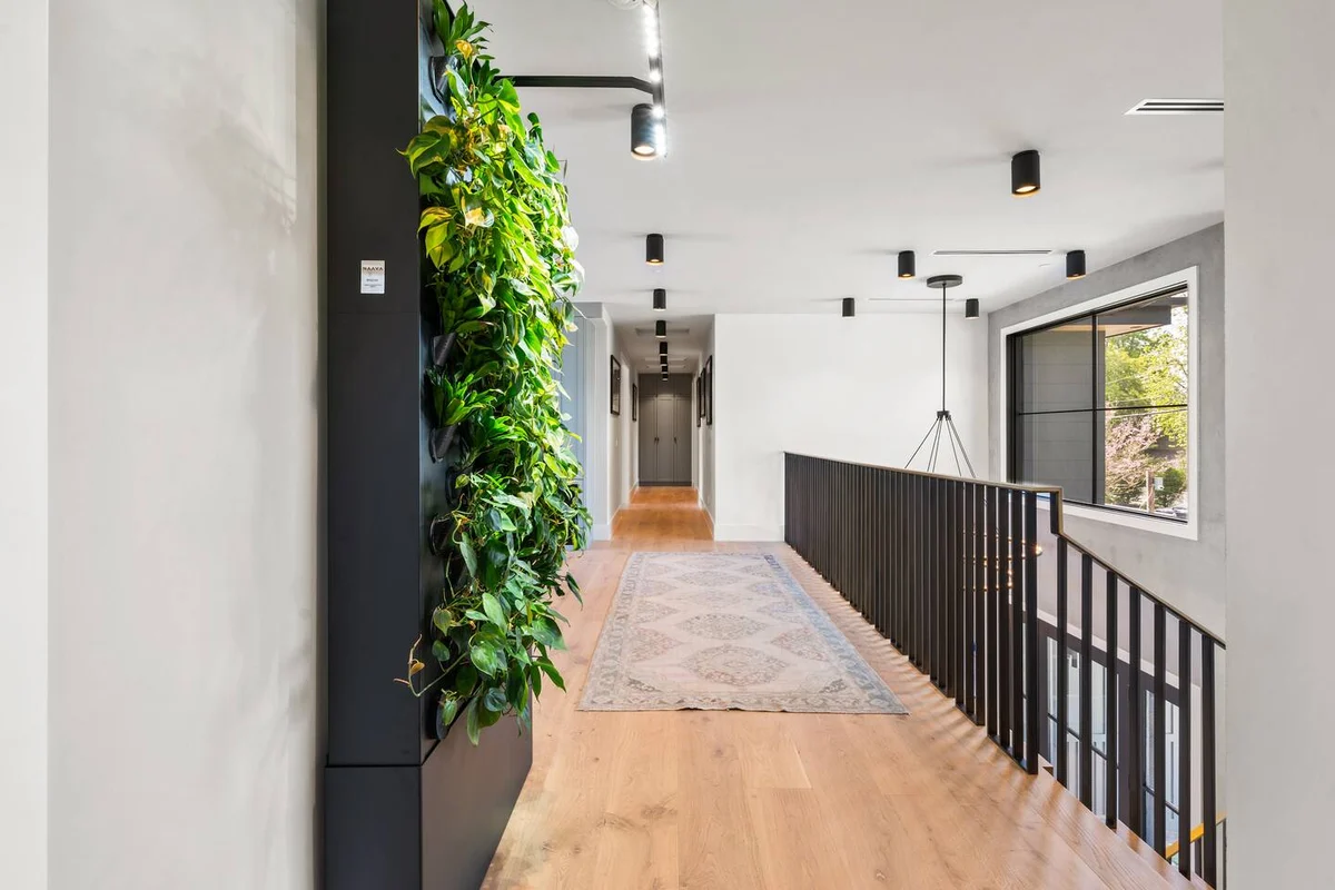 Wander Valley Village Glow #31