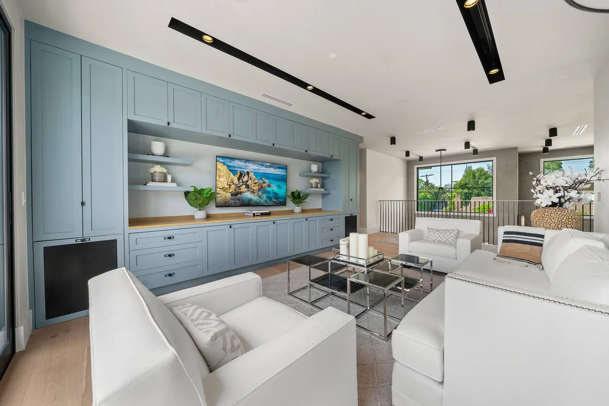 Wander Valley Village Glow #22