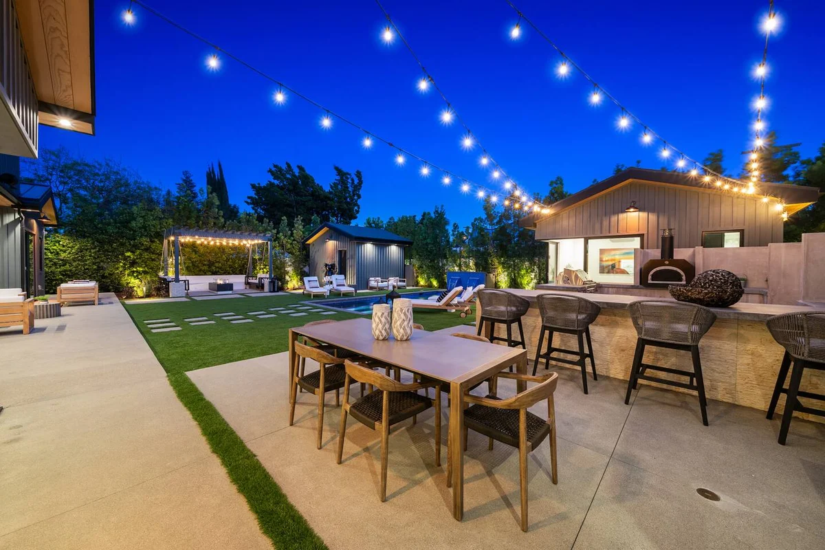 Wander Valley Village Glow #40