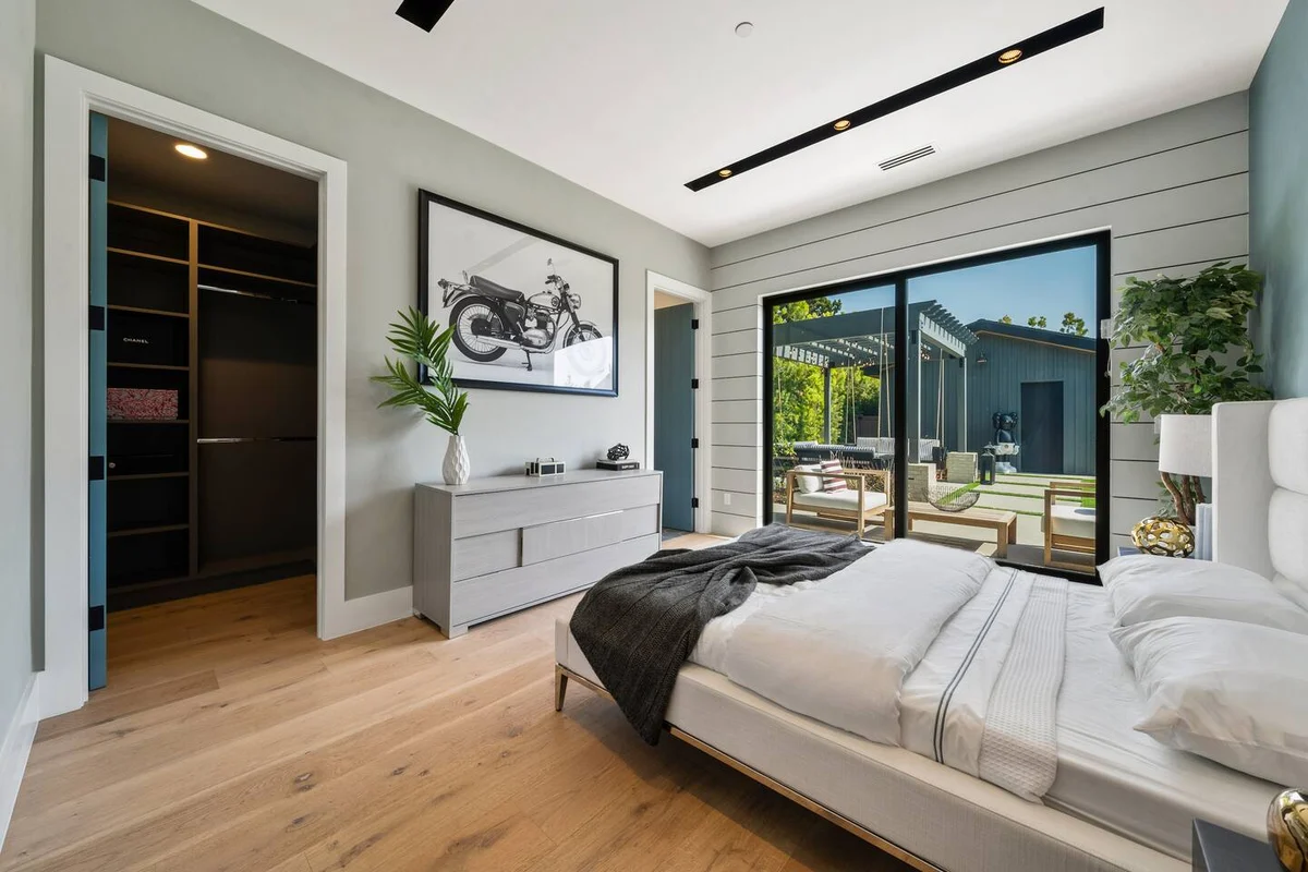 Wander Valley Village Glow #39