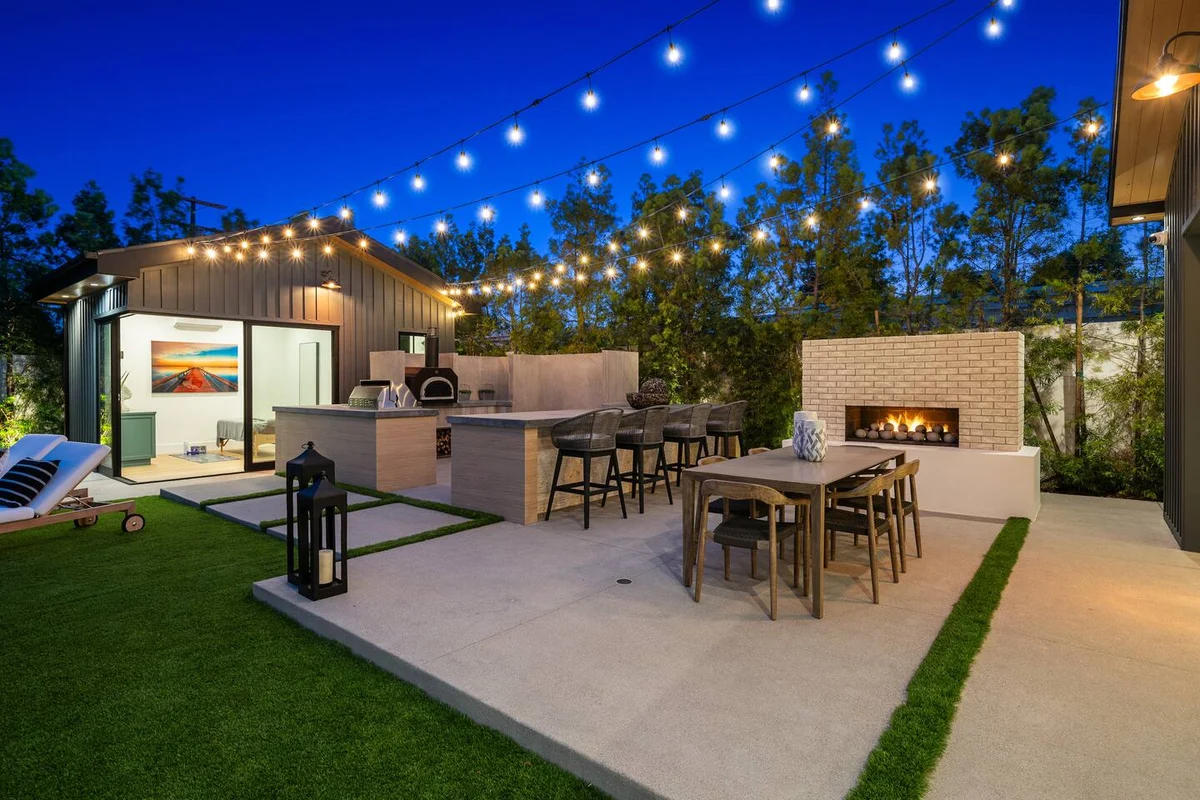 Wander Valley Village Glow #16