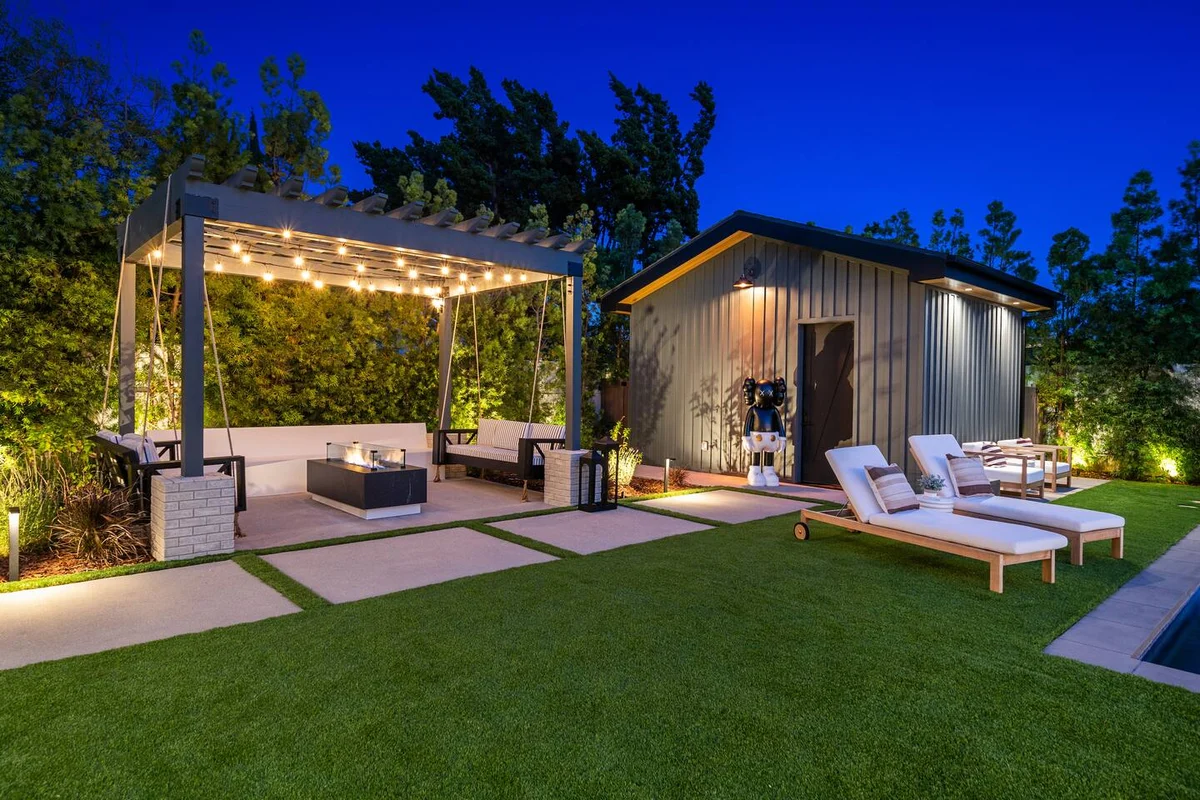 Wander Valley Village Glow #34