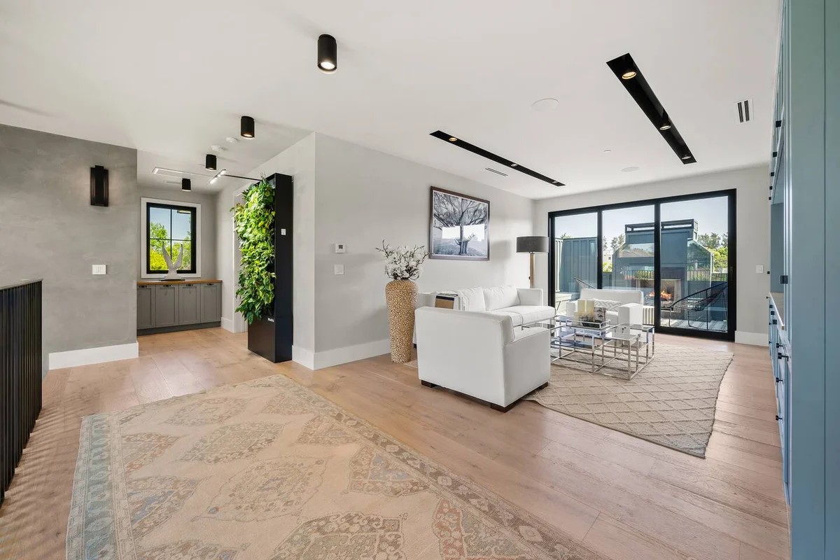 Wander Valley Village Glow #45