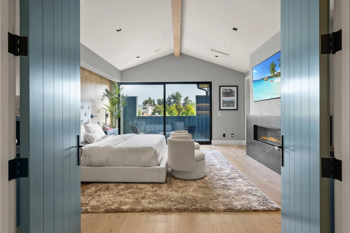 Wander Valley Village Glow #25