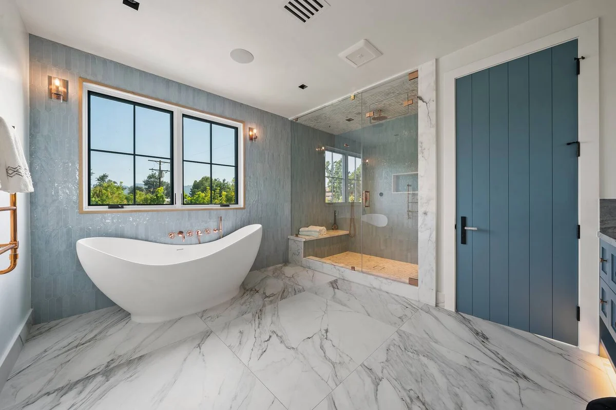 Wander Valley Village Glow #38