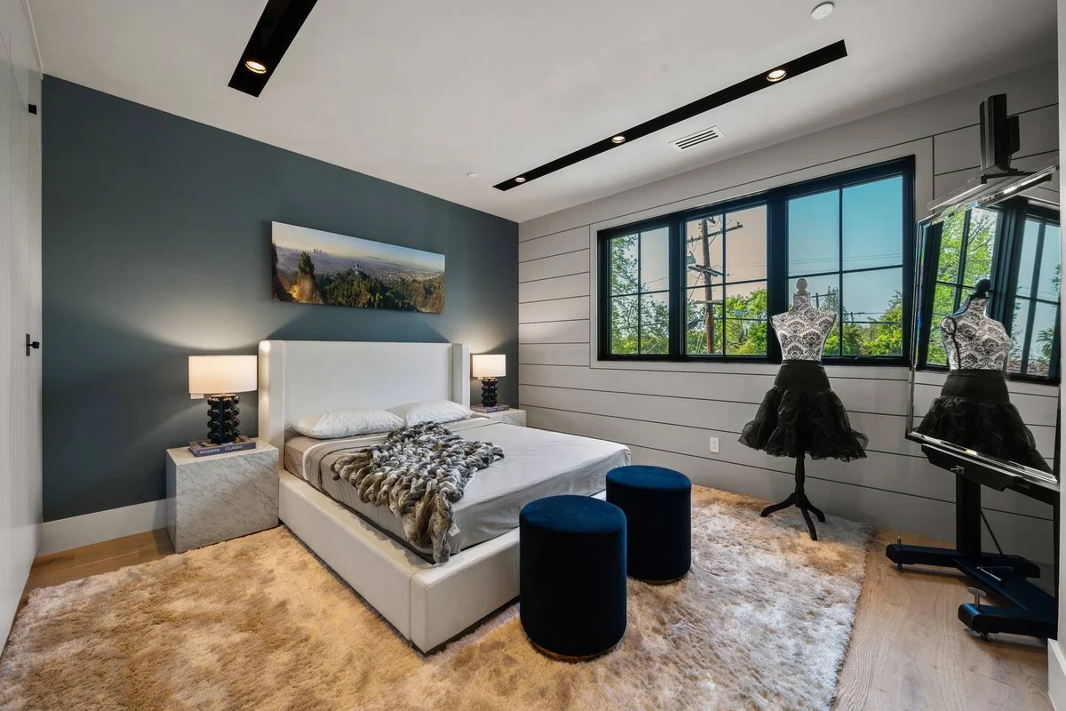 Wander Valley Village Glow #28