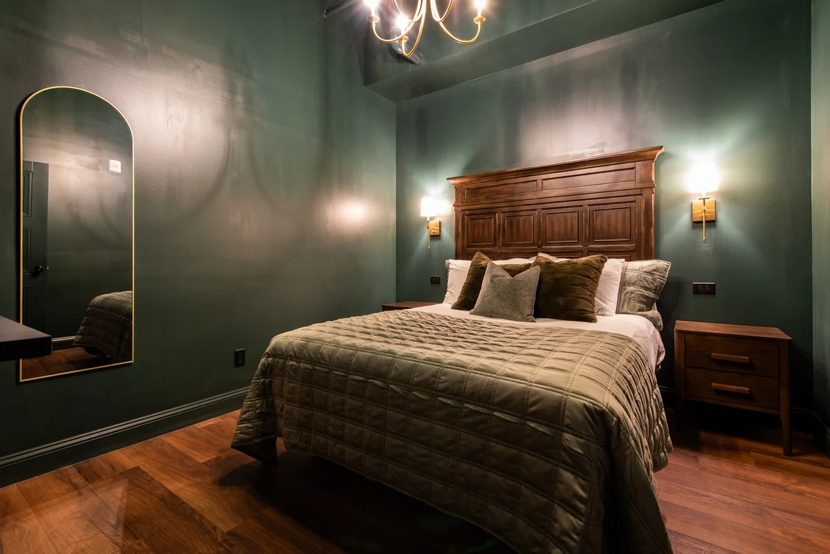 Hollyhock Suite 402: 4 bed/2 bath with soaking tub property photo 3