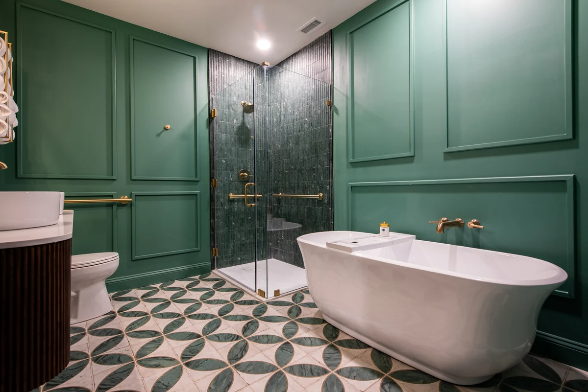 Hollyhock Suite 402: 4 bed/2 bath with soaking tub property photo 5