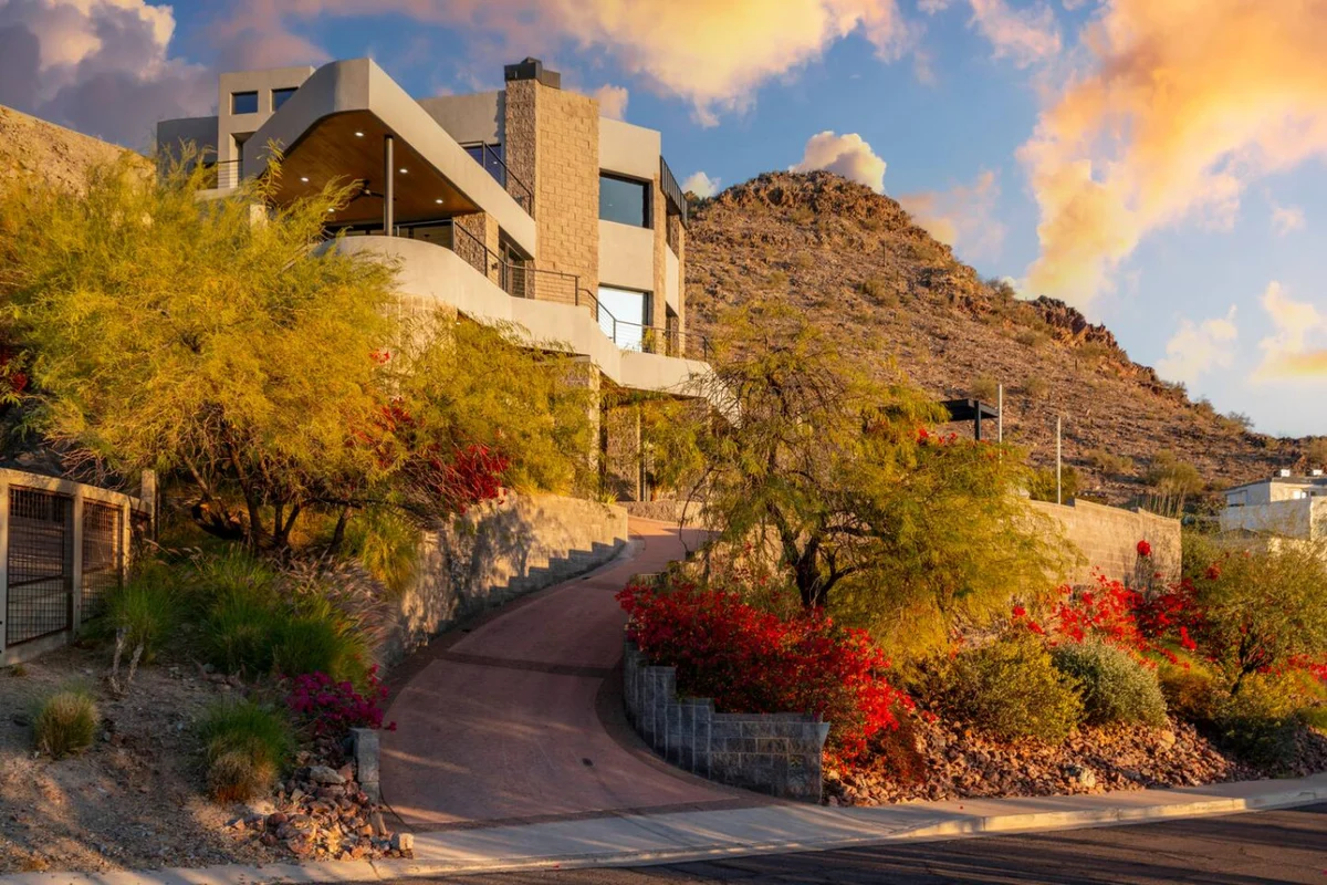 Home in Phoenix property photo 4