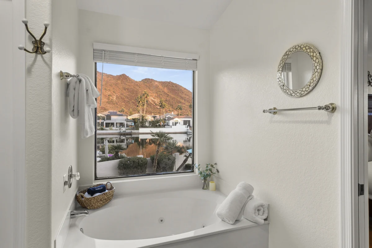Home in Glendale property photo 3
