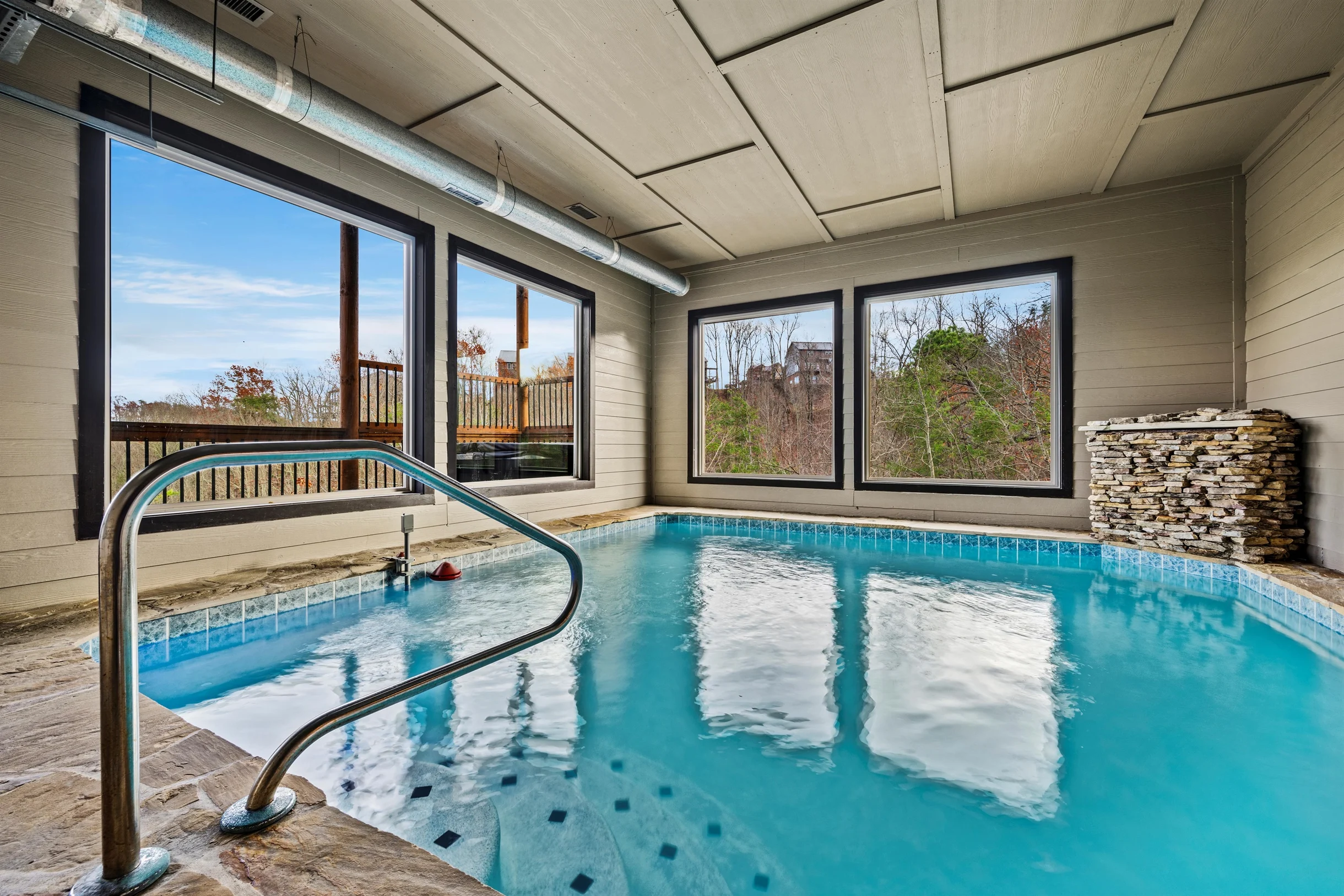 Majestic Pines Lodge #24