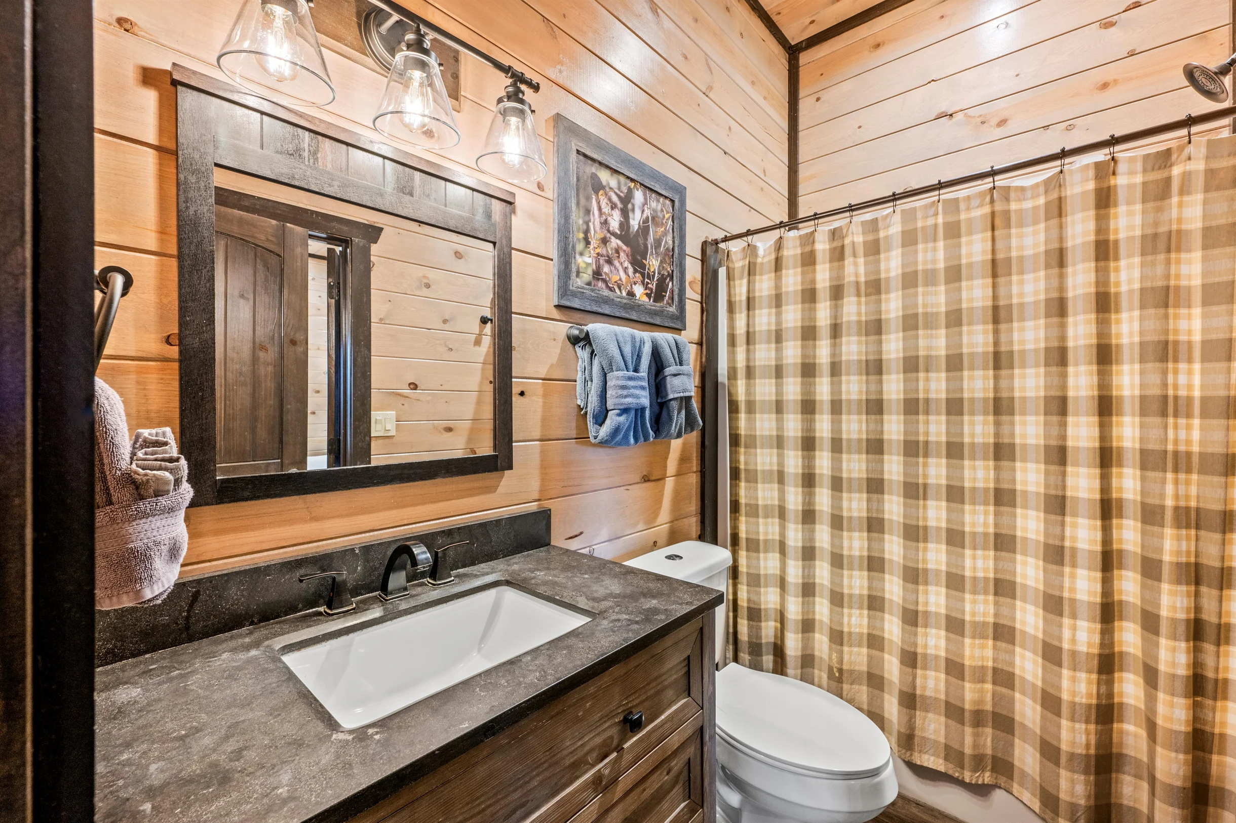 Majestic Pines Lodge #43