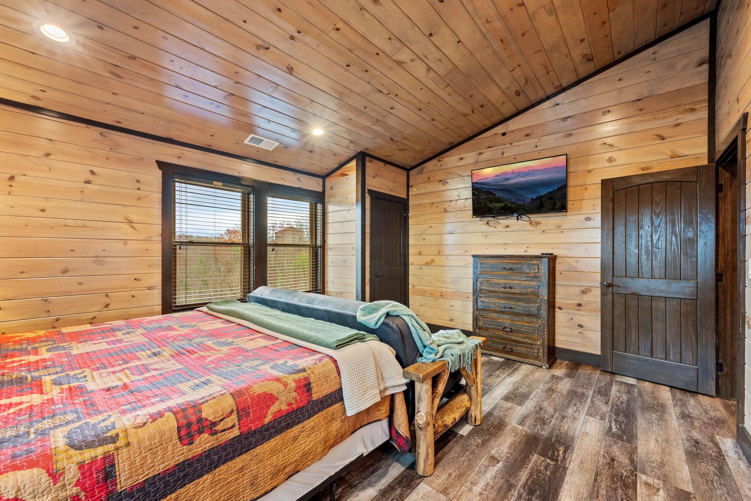 Majestic Pines Lodge #18