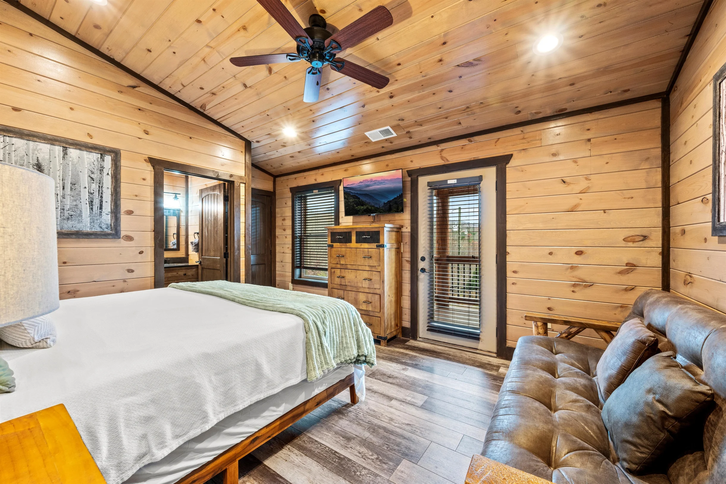 Majestic Pines Lodge #25