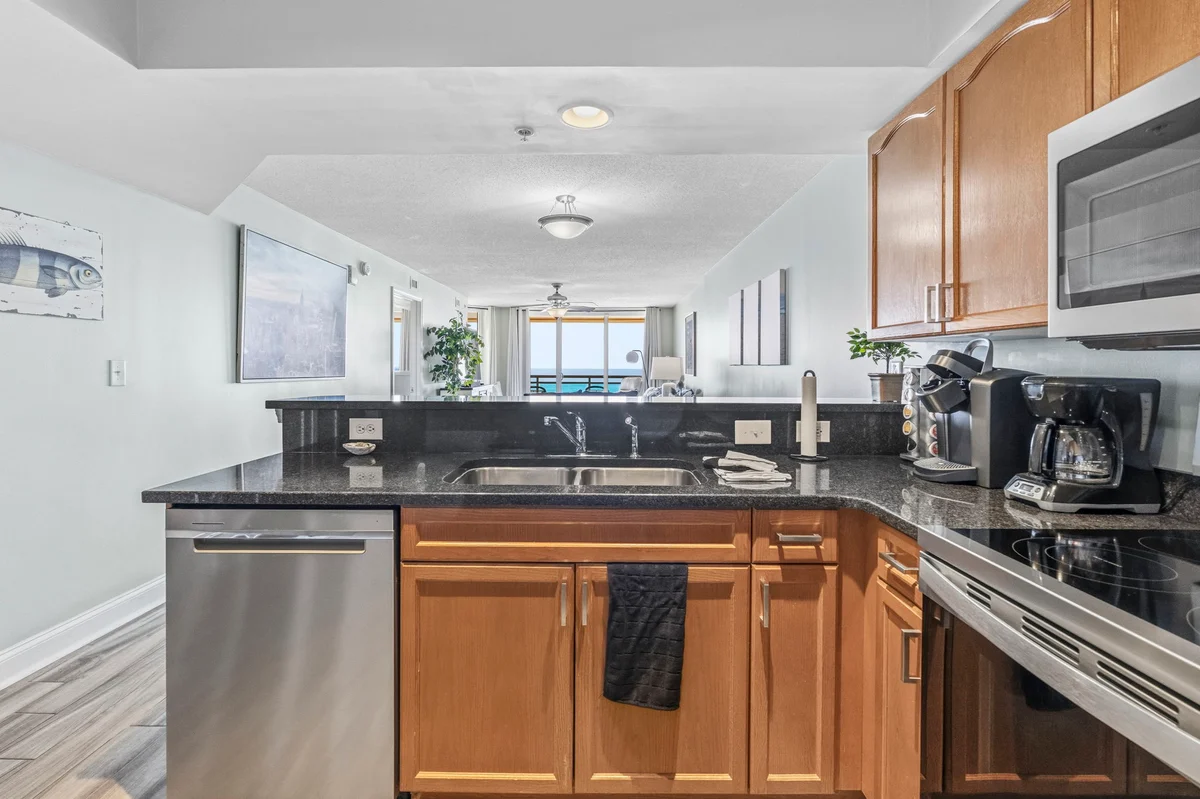 Luxury 3BR Oceanfront Penthouse w/ Lazy River #25