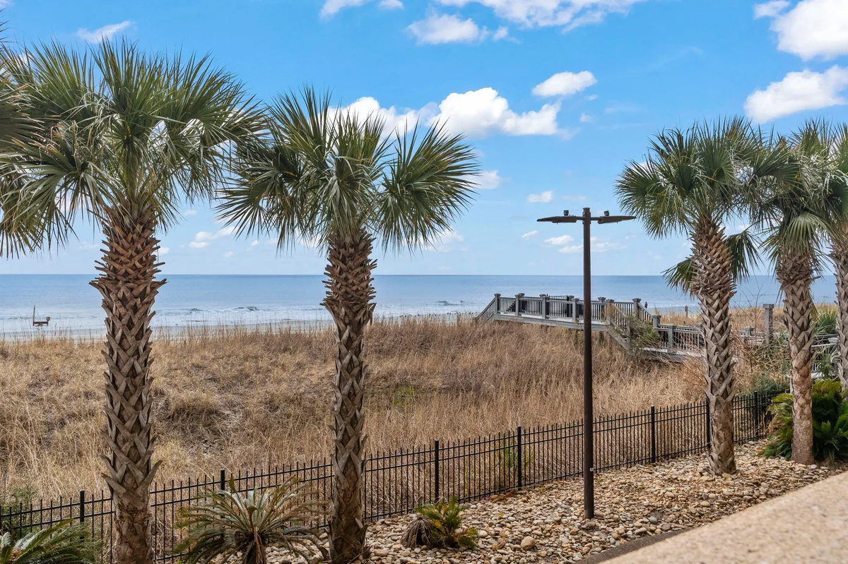 Luxury 3BR Oceanfront Penthouse w/ Lazy River #52