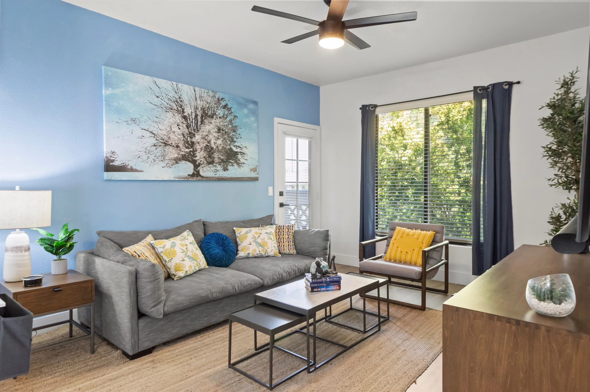 Condo in Scottsdale property photo 2