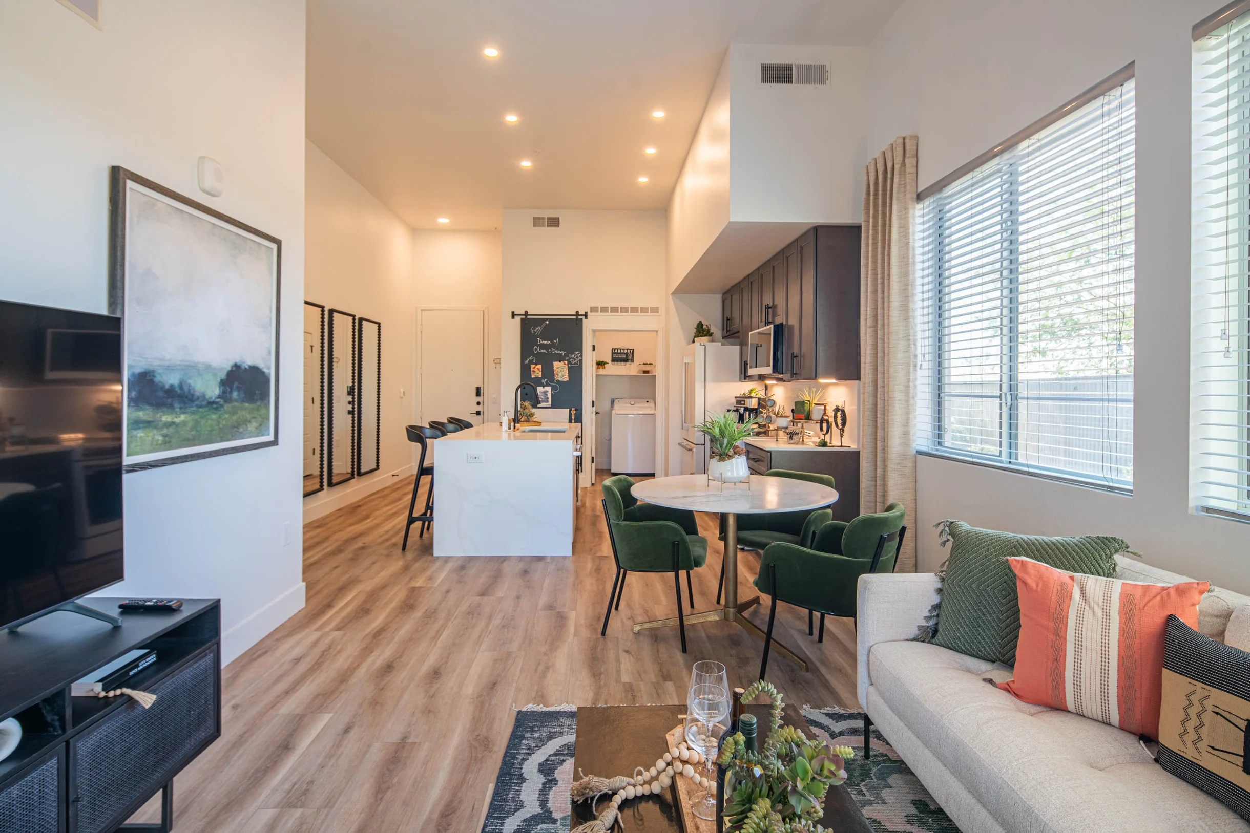 Condo in Phoenix property photo 2