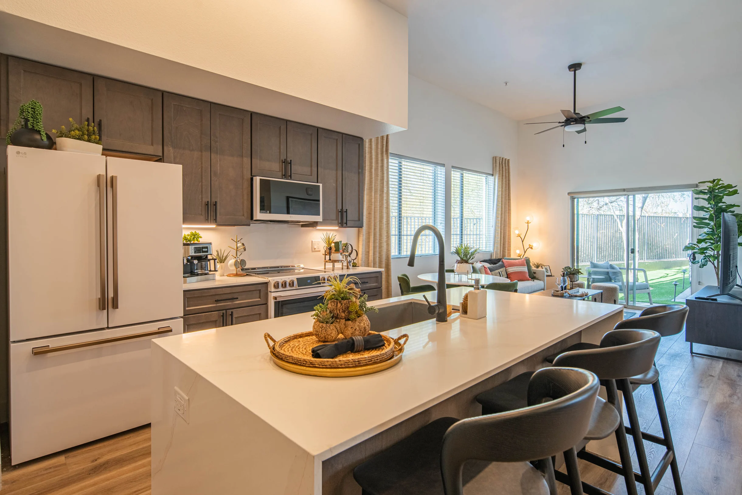 Condo in Phoenix property photo 4