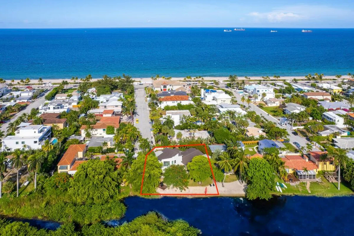 Lux Villa with pool on the water / Beach Access! #122