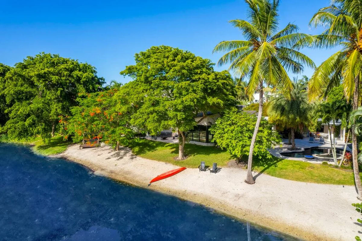 Lux Villa with pool on the water / Beach Access! #84