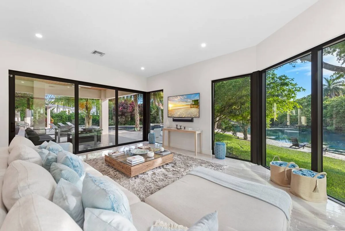 Lux Villa with pool on the water / Beach Access! #125