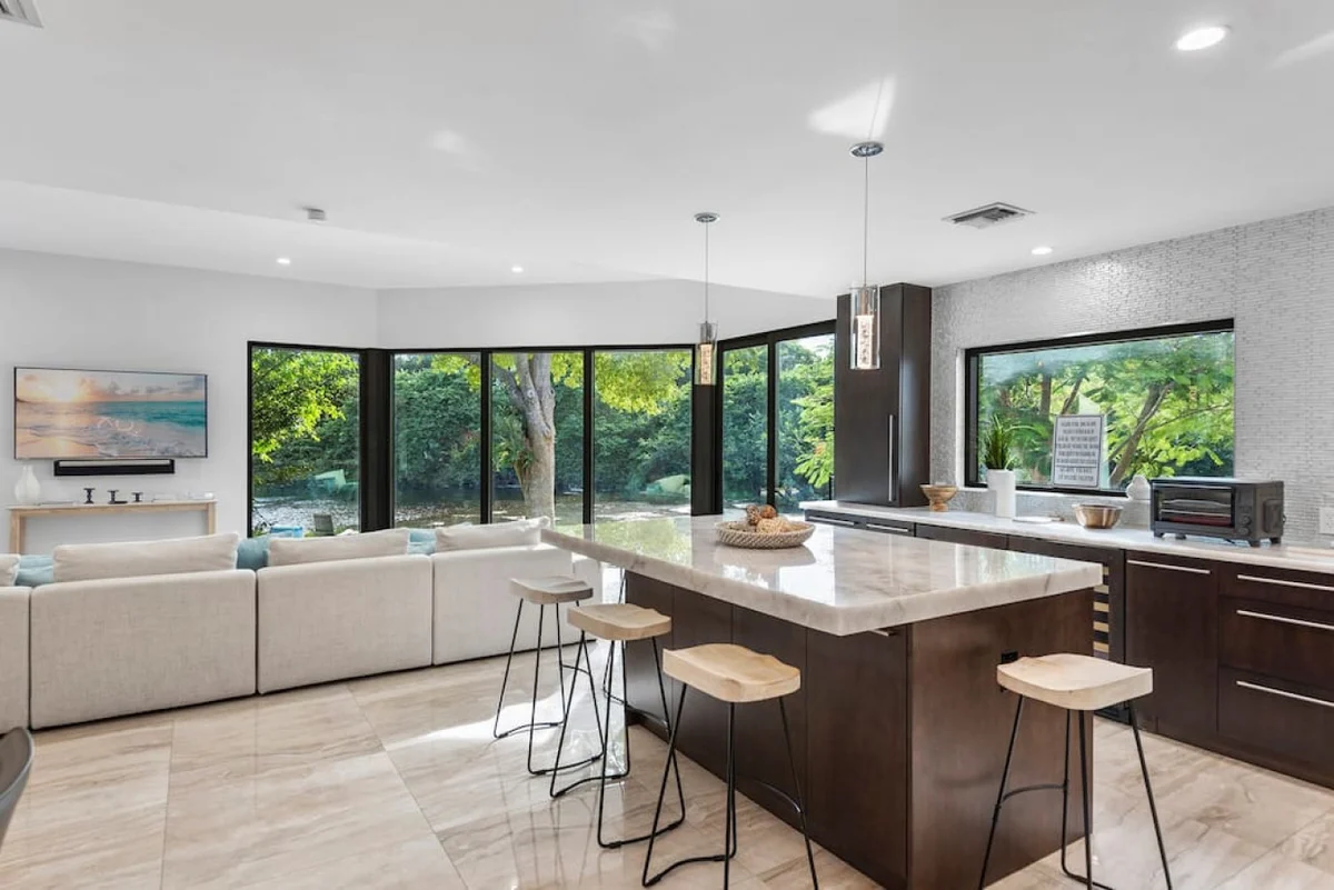 Lux Villa with pool on the water / Beach Access! #100