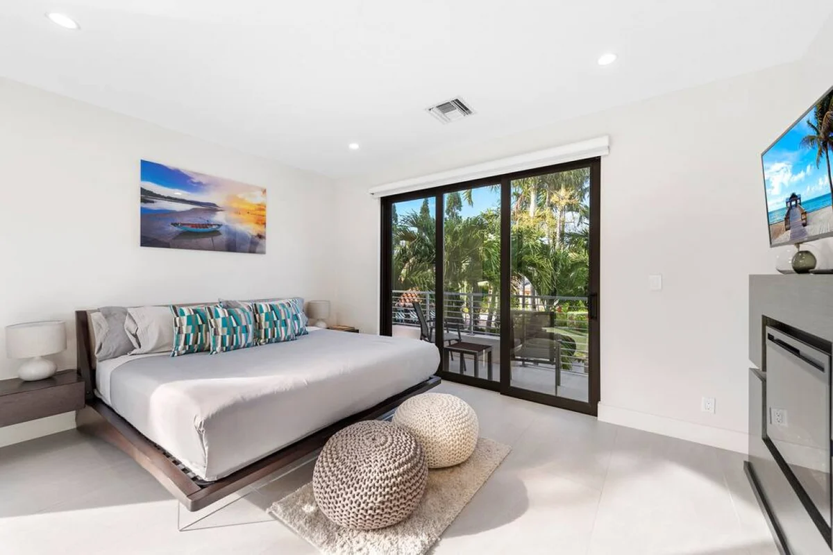 Lux Villa with pool on the water / Beach Access! #144