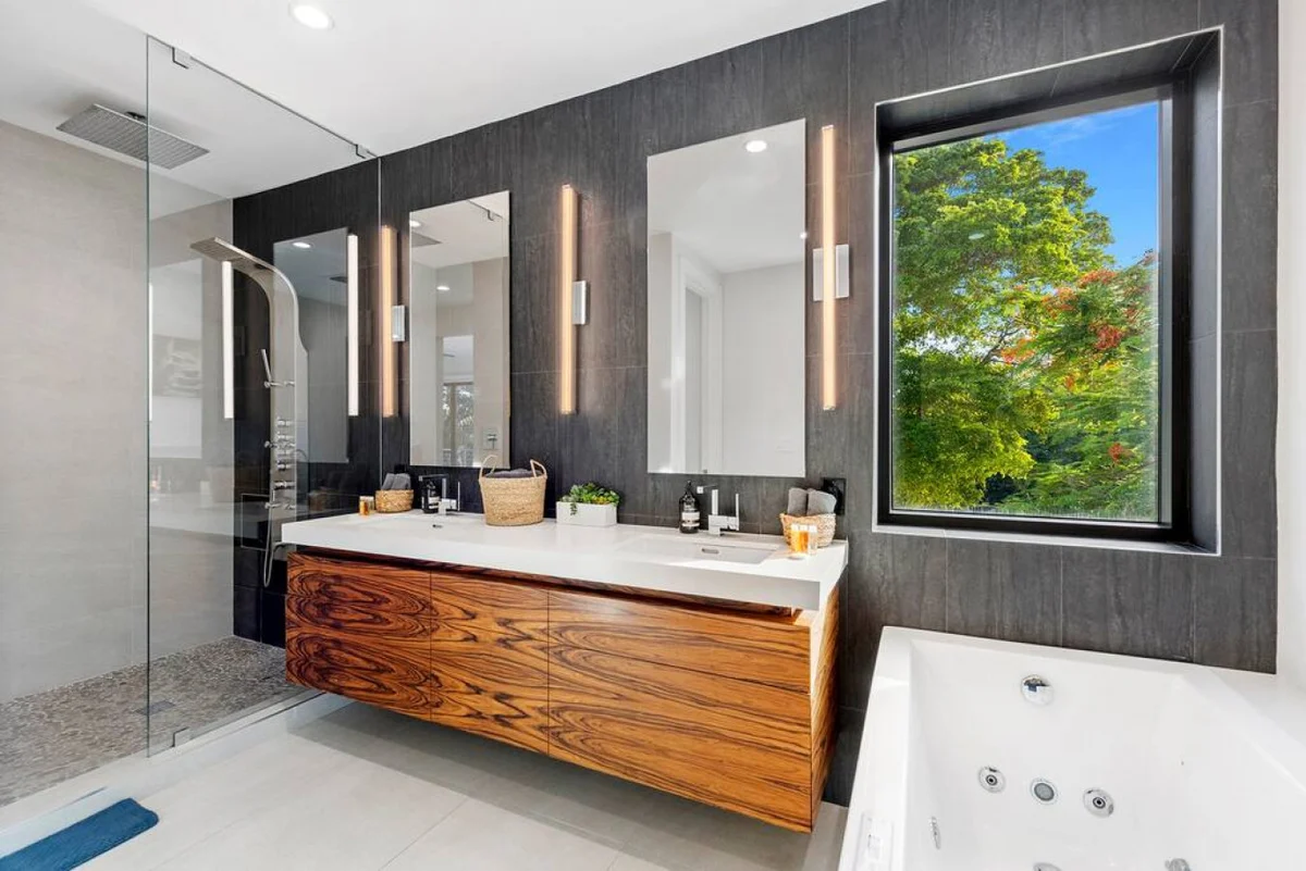 Lux Villa with pool on the water / Beach Access! #120