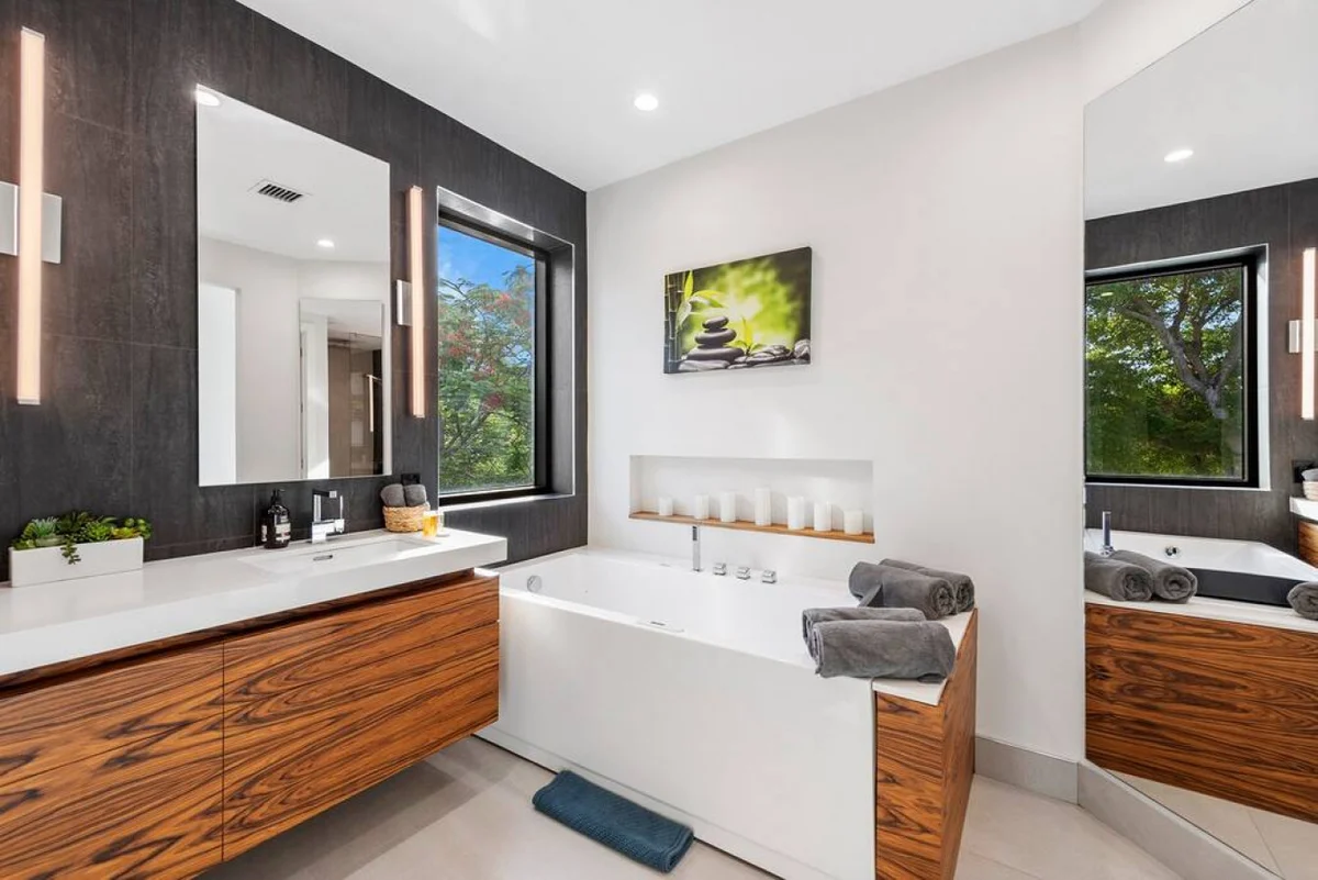 Lux Villa with pool on the water / Beach Access! #145