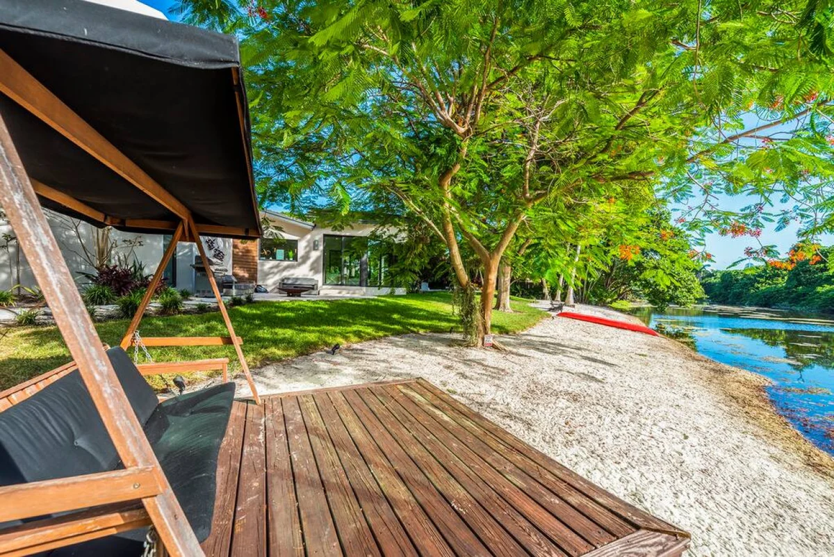 Lux Villa with pool on the water / Beach Access! #141