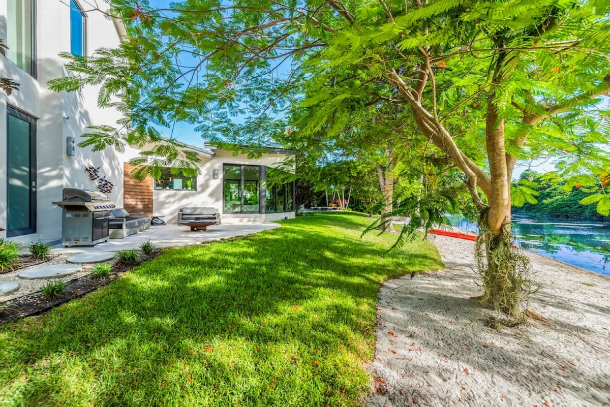 Lux Villa with pool on the water / Beach Access! #119