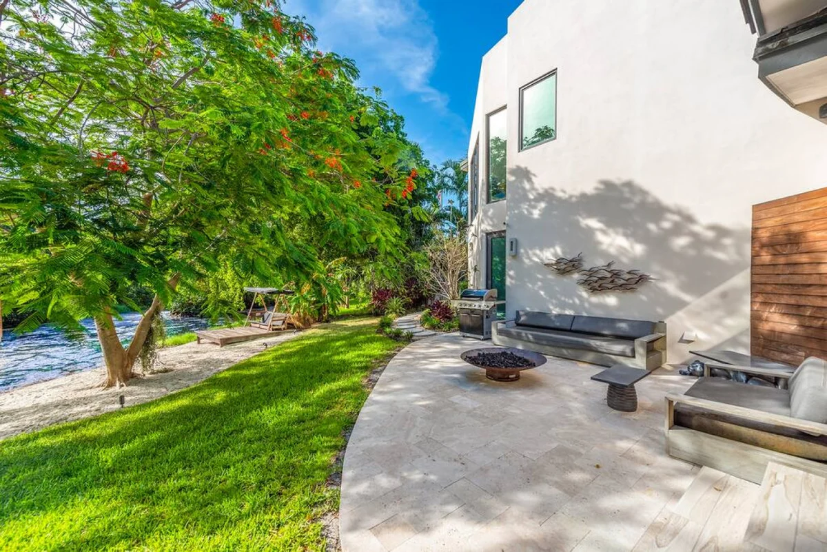 Lux Villa with pool on the water / Beach Access! #91