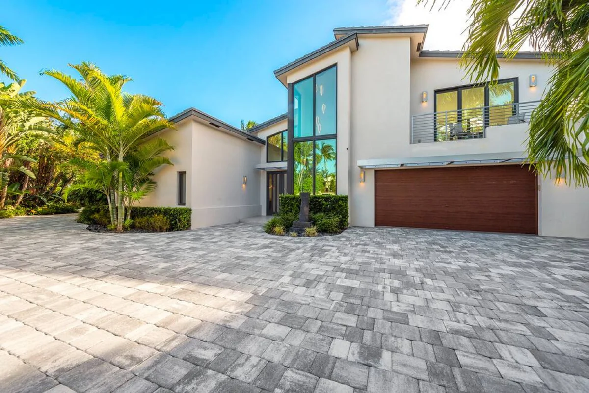 Lux Villa with pool on the water / Beach Access! #139